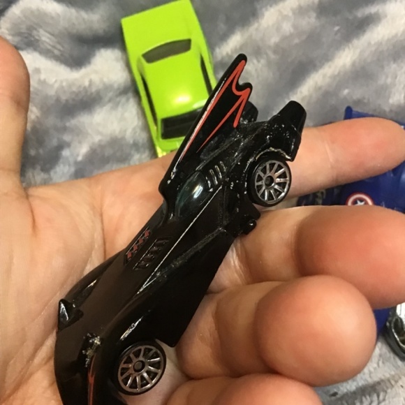 Various collectors hot wheels cars, great shape, 007, Batman - Picture 15 of 16